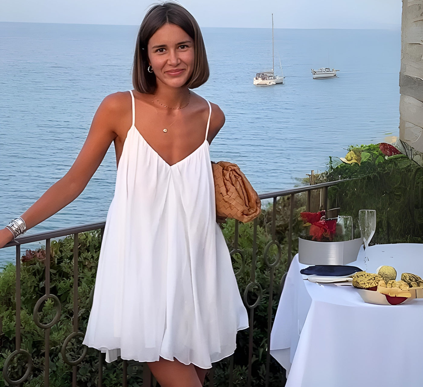 Mio™ | Elegante mini-jurk met blootgestelde rug